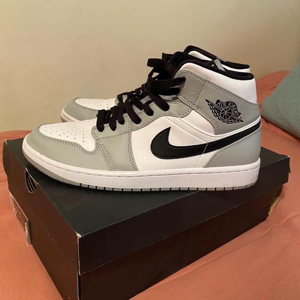 🔥SMOKE GREY AIR JORDAN MID’s🔥